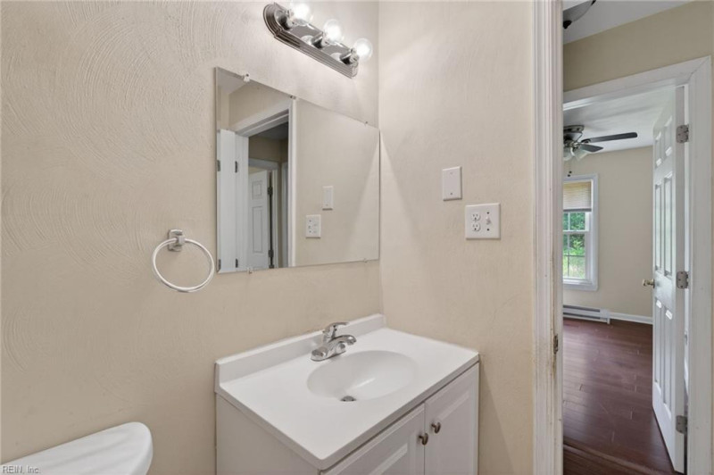 Photo 15 of 23 residential for sale in Chesapeake virginia