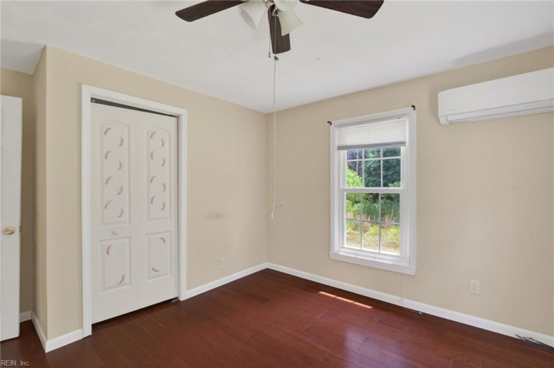 Photo 17 of 23 residential for sale in Chesapeake virginia