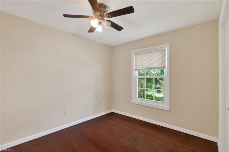 Photo 18 of 23 residential for sale in Chesapeake virginia