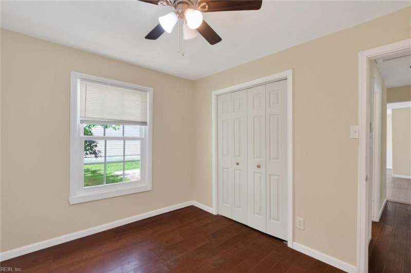 Photo 19 of 23 residential for sale in Chesapeake virginia