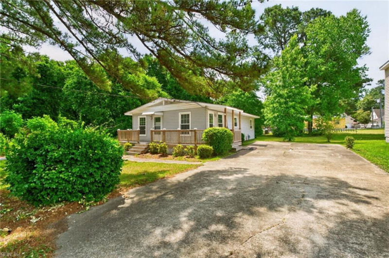 Photo 2 of 23 residential for sale in Chesapeake virginia