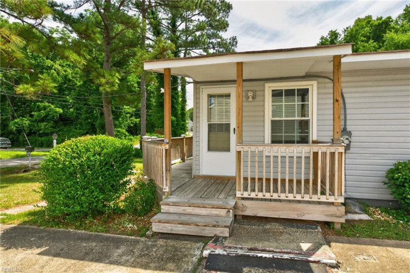 Photo 3 of 23 residential for sale in Chesapeake virginia