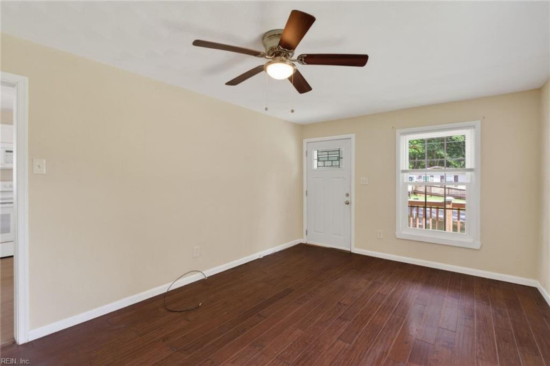 Photo 5 of 23 residential for sale in Chesapeake virginia