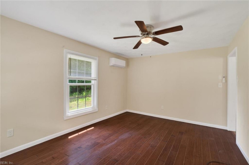 Photo 6 of 23 residential for sale in Chesapeake virginia