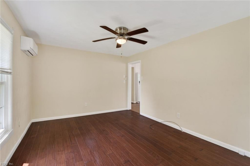 Photo 7 of 23 residential for sale in Chesapeake virginia