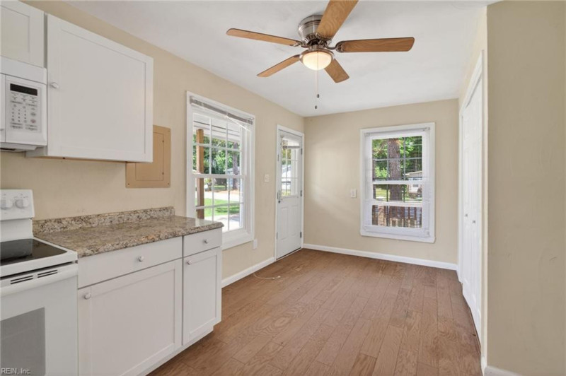 Photo 8 of 23 residential for sale in Chesapeake virginia