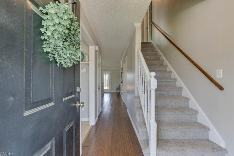 Photo 5 of 31 residential for sale in Virginia Beach virginia