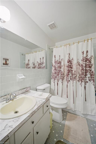 Photo 14 of 24 residential for sale in Hampton virginia