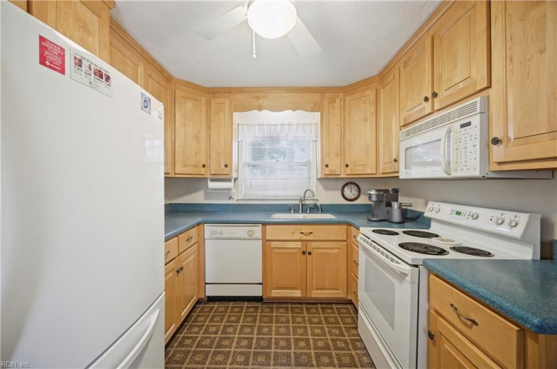 Photo 7 of 24 residential for sale in Hampton virginia