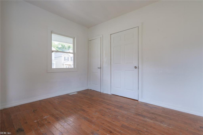 Photo 11 of 15 residential for sale in Suffolk virginia
