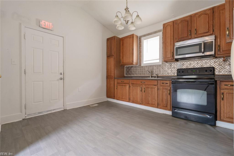 Photo 6 of 15 residential for sale in Suffolk virginia