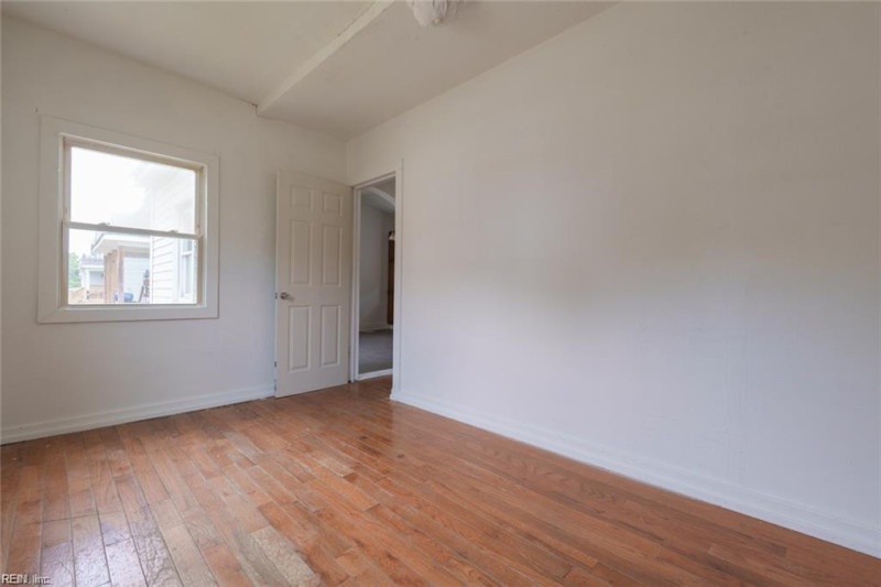 Photo 7 of 15 residential for sale in Suffolk virginia