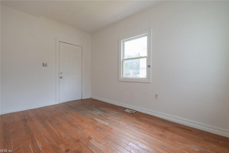 Photo 8 of 15 residential for sale in Suffolk virginia