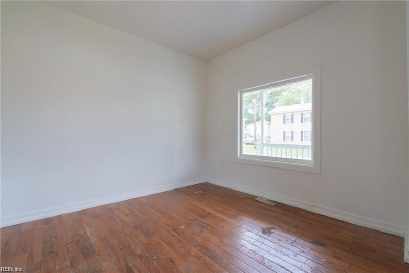 Photo 9 of 15 residential for sale in Suffolk virginia