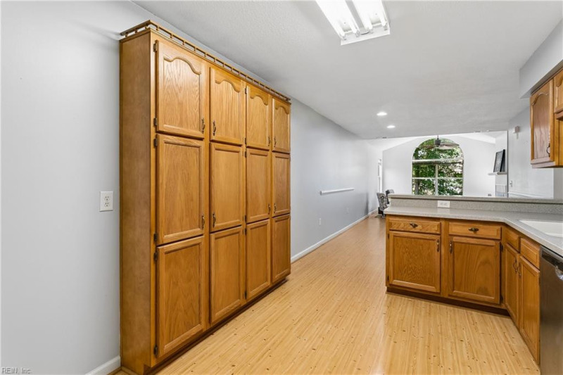 Photo 16 of 39 residential for sale in York County virginia
