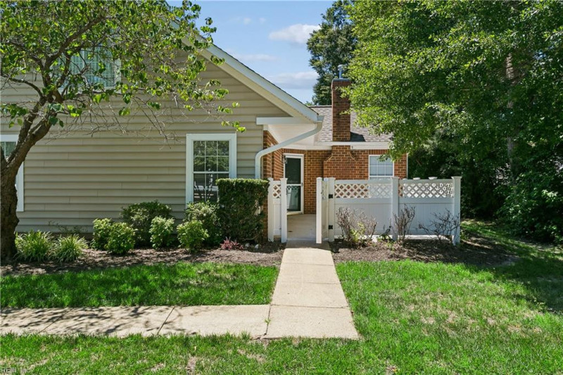 Photo 2 of 39 residential for sale in York County virginia