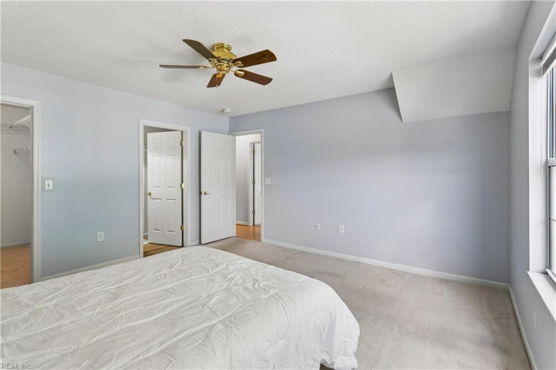 Photo 23 of 39 residential for sale in York County virginia