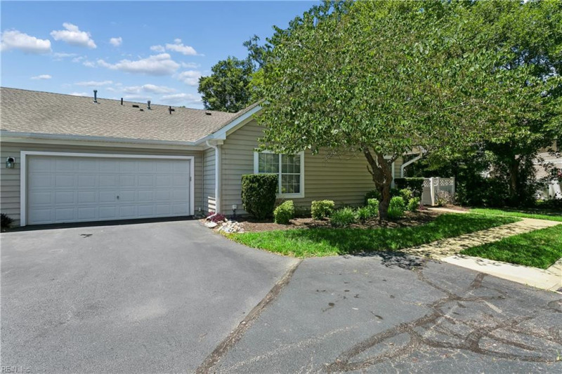 Photo 3 of 39 residential for sale in York County virginia