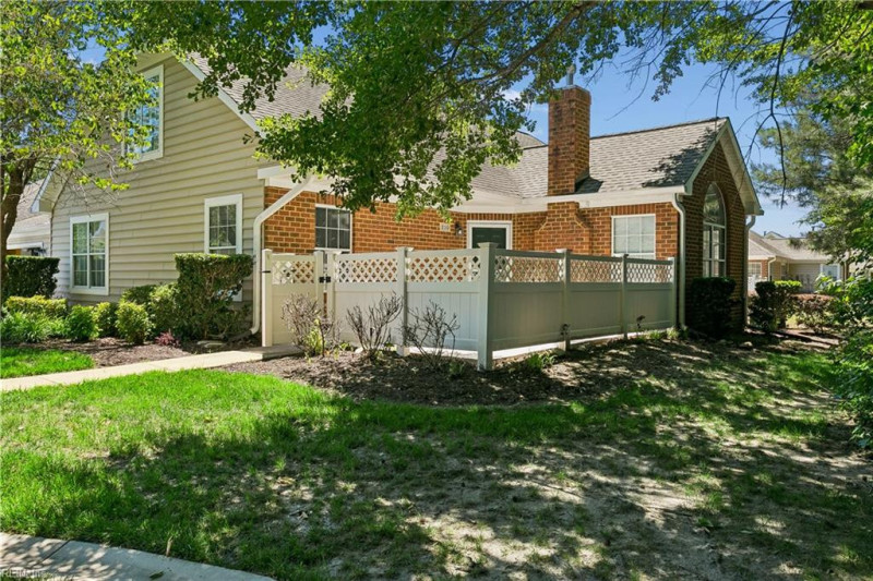 Photo 4 of 39 residential for sale in York County virginia