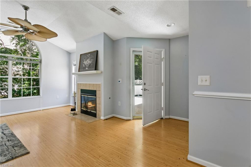 Photo 6 of 39 residential for sale in York County virginia