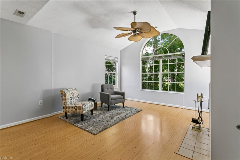 Photo 7 of 39 residential for sale in York County virginia