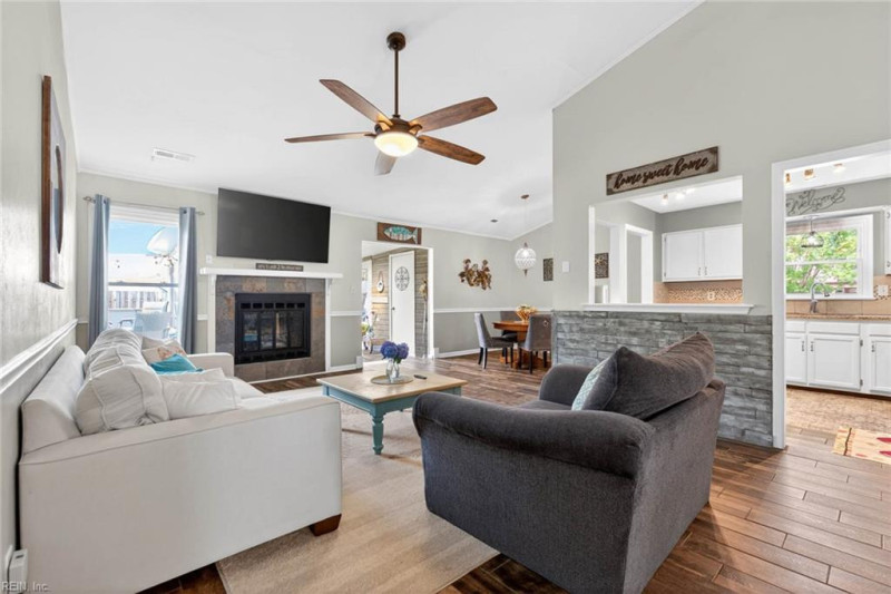Photo 10 of 46 residential for sale in Virginia Beach virginia