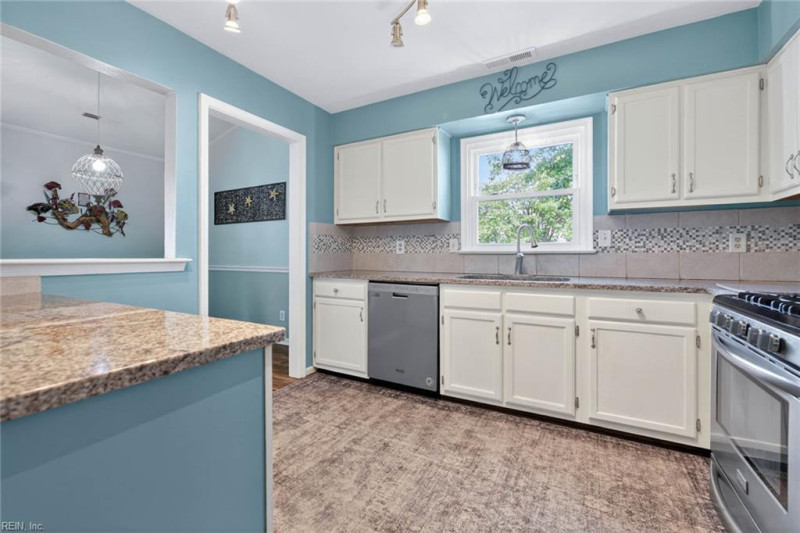 Photo 17 of 46 residential for sale in Virginia Beach virginia