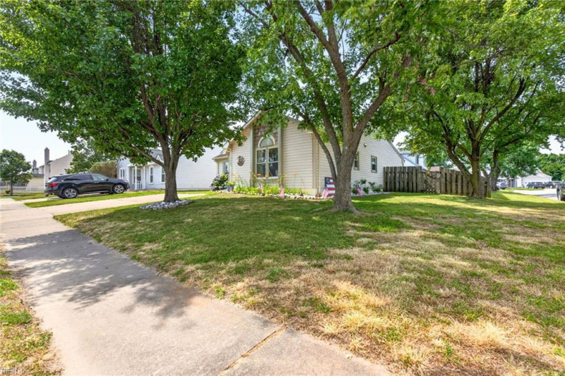 Photo 3 of 46 residential for sale in Virginia Beach virginia