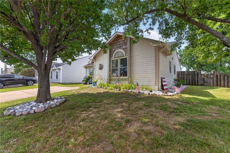 Photo 4 of 46 residential for sale in Virginia Beach virginia