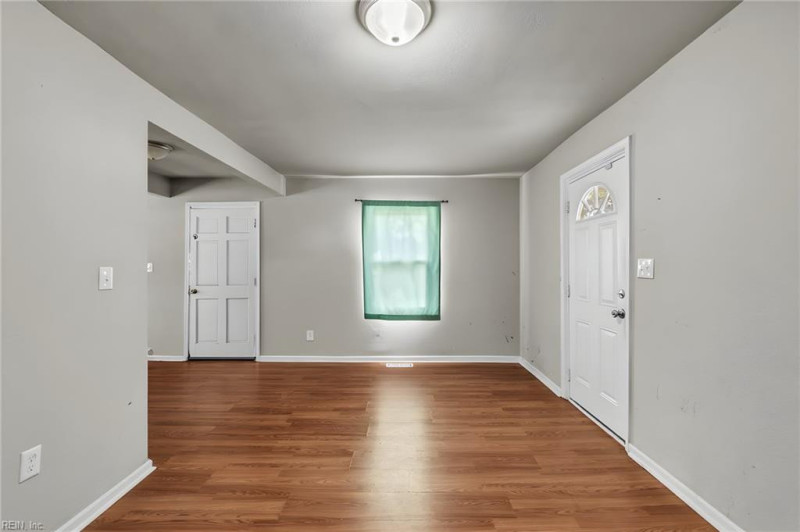 Photo 10 of 31 residential for sale in Portsmouth virginia