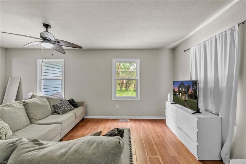 Photo 12 of 31 residential for sale in Portsmouth virginia