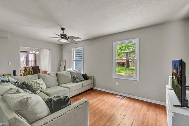 Photo 13 of 31 residential for sale in Portsmouth virginia