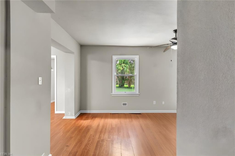 Photo 14 of 31 residential for sale in Portsmouth virginia
