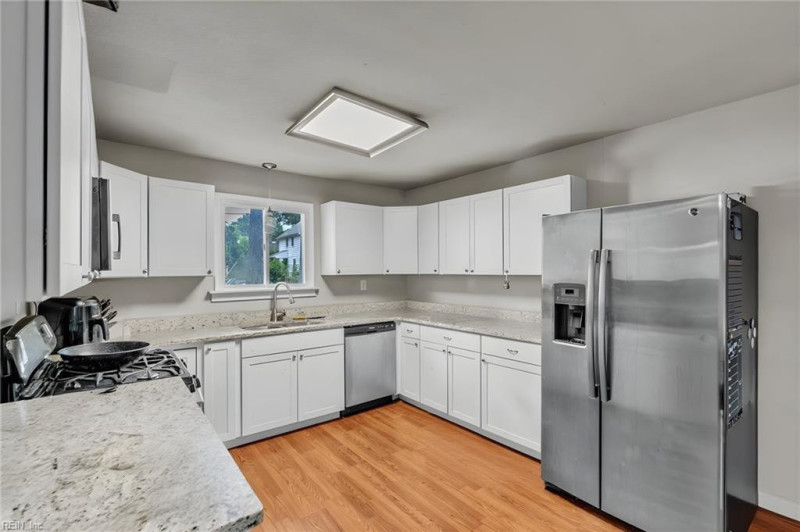 Photo 17 of 31 residential for sale in Portsmouth virginia