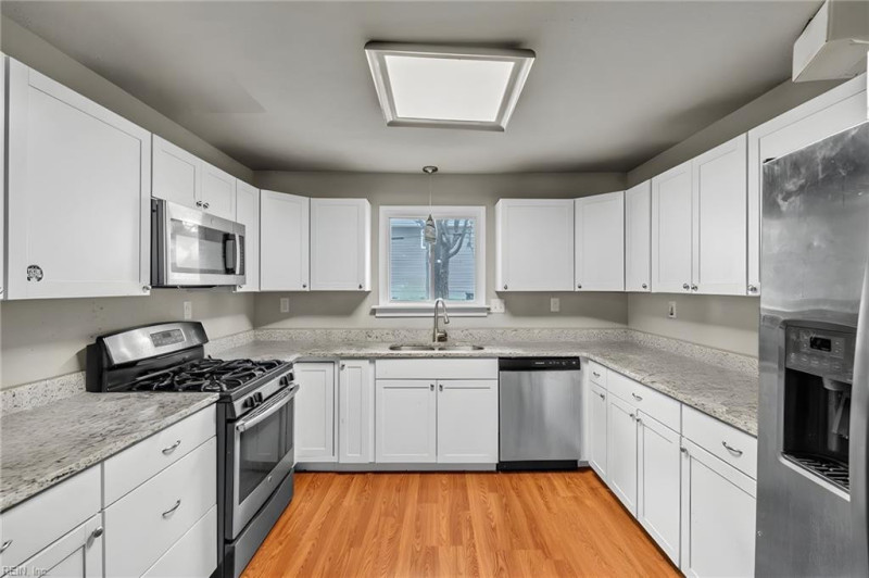 Photo 18 of 31 residential for sale in Portsmouth virginia
