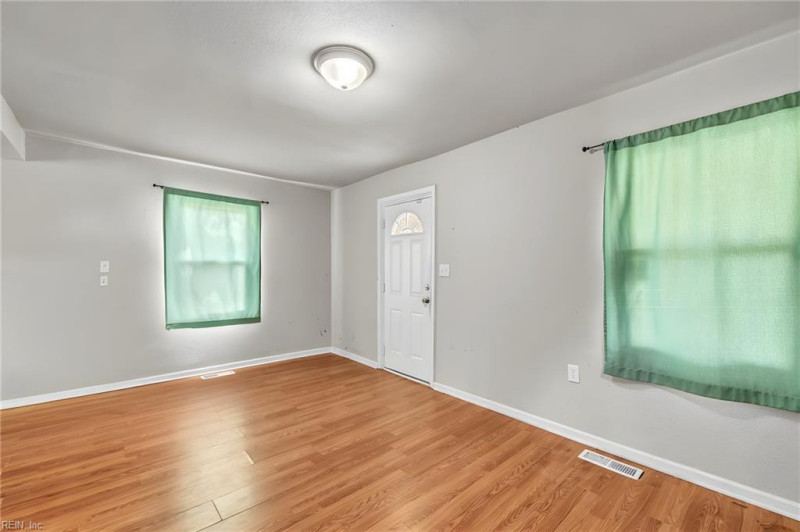 Photo 7 of 31 residential for sale in Portsmouth virginia