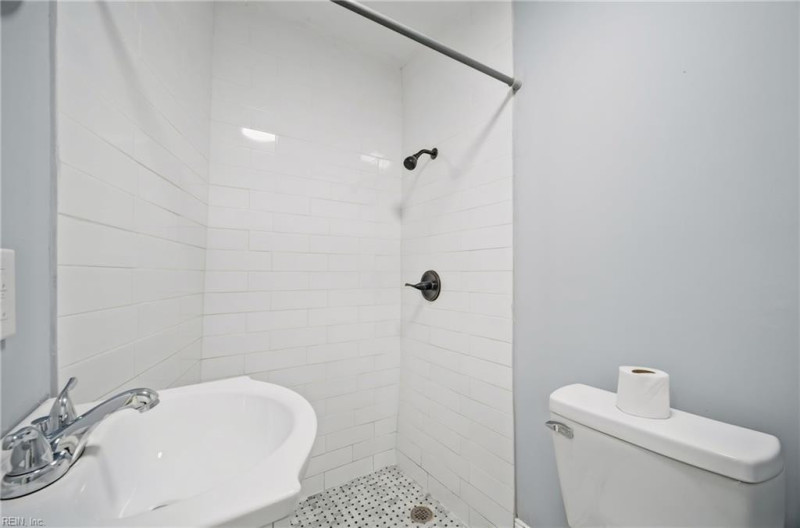 Photo 10 of 25 residential for sale in Portsmouth virginia