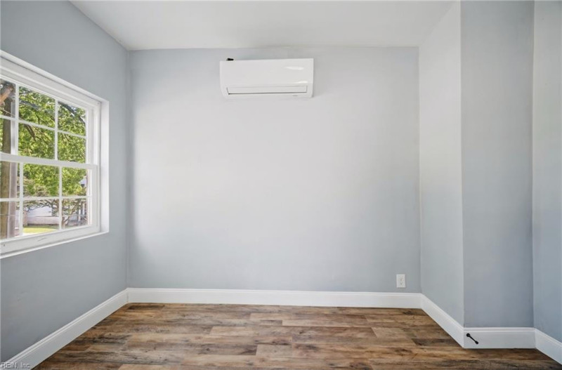 Photo 13 of 25 residential for sale in Portsmouth virginia