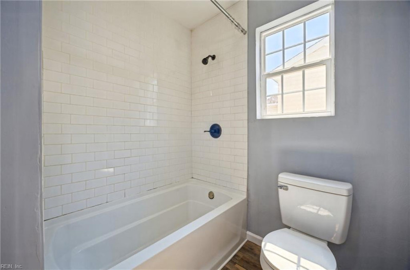 Photo 17 of 25 residential for sale in Portsmouth virginia