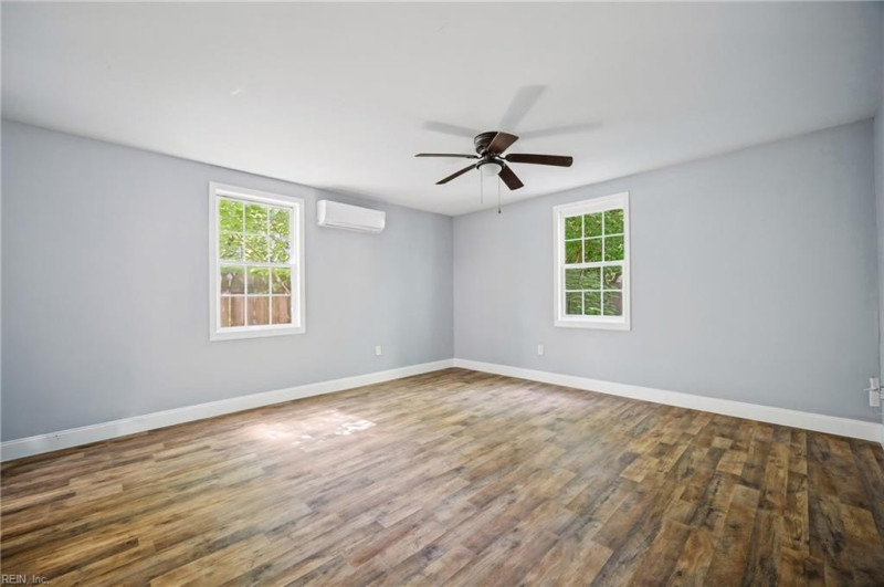 Photo 19 of 25 residential for sale in Portsmouth virginia
