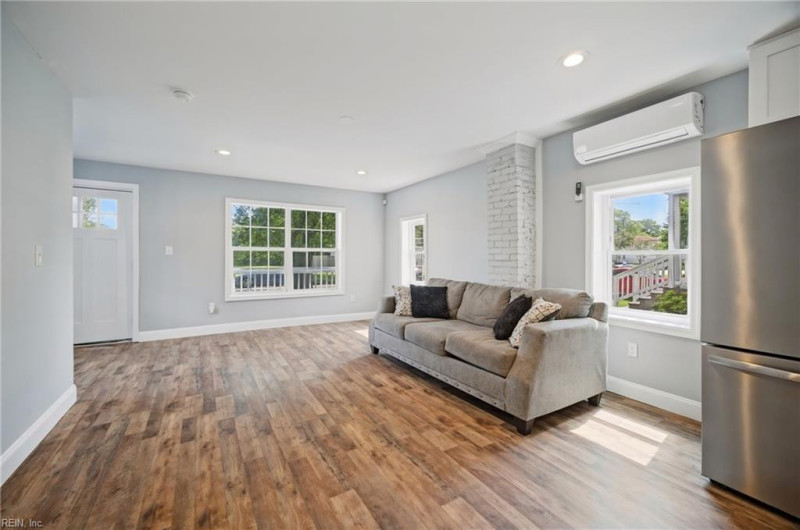 Photo 4 of 25 residential for sale in Portsmouth virginia