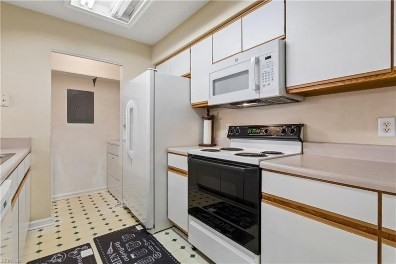 Photo 14 of 35 residential for sale in Portsmouth virginia