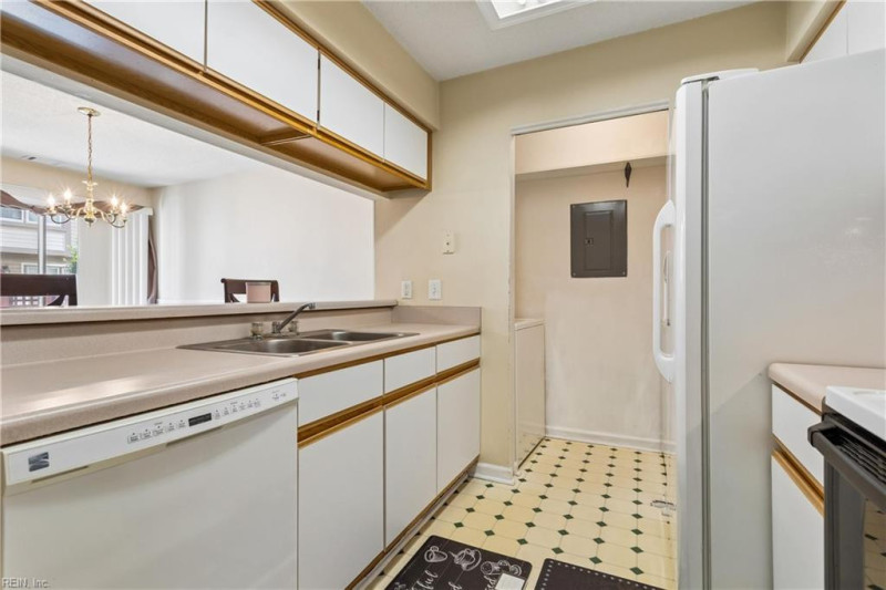 Photo 15 of 35 residential for sale in Portsmouth virginia
