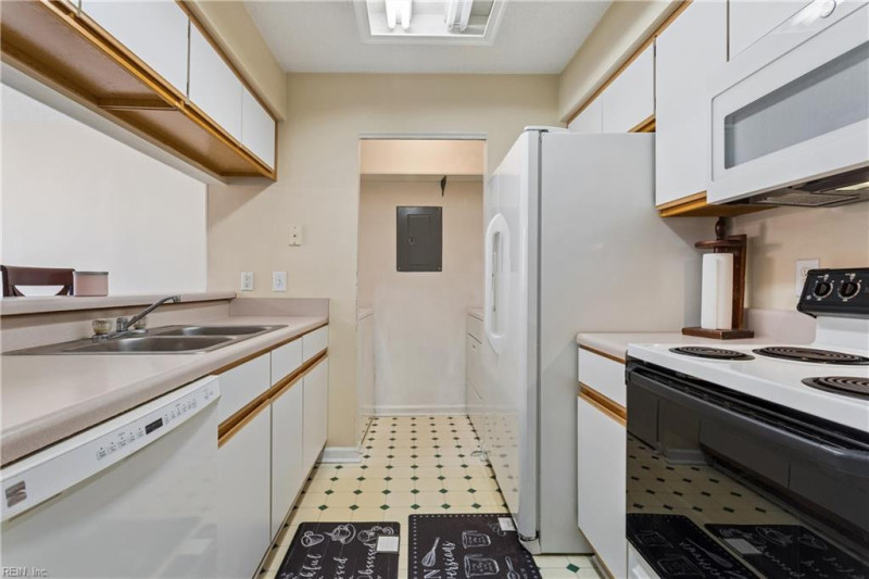 Photo 16 of 35 residential for sale in Portsmouth virginia