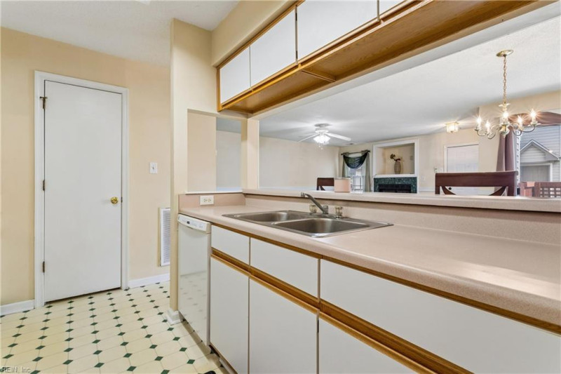 Photo 18 of 35 residential for sale in Portsmouth virginia