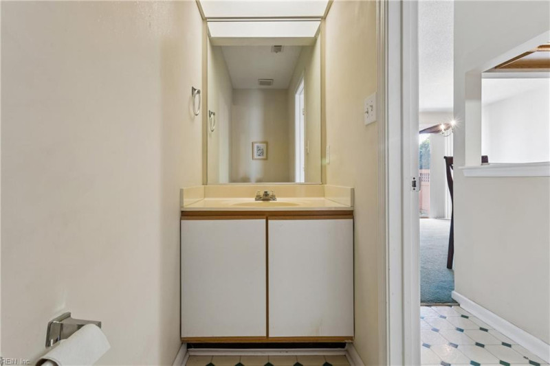 Photo 19 of 35 residential for sale in Portsmouth virginia
