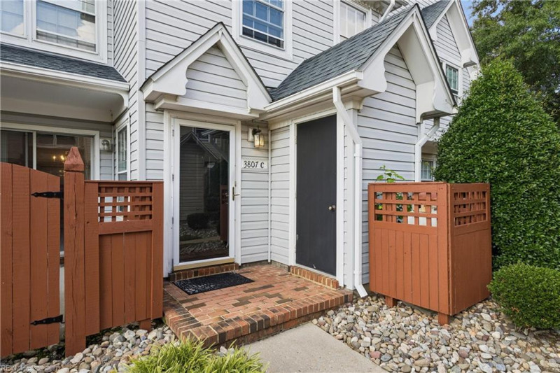 Photo 3 of 35 residential for sale in Portsmouth virginia