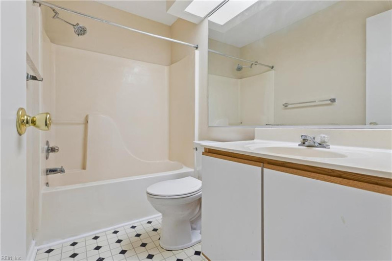 Photo 31 of 35 residential for sale in Portsmouth virginia