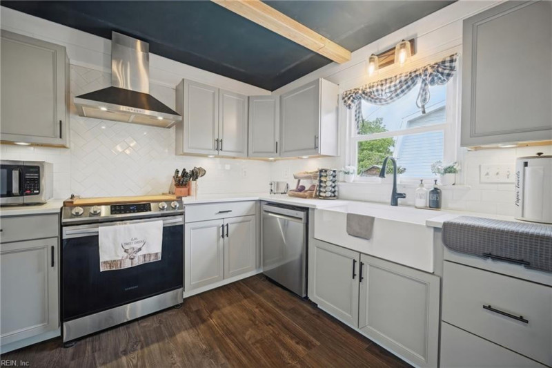 Photo 13 of 33 residential for sale in Virginia Beach virginia