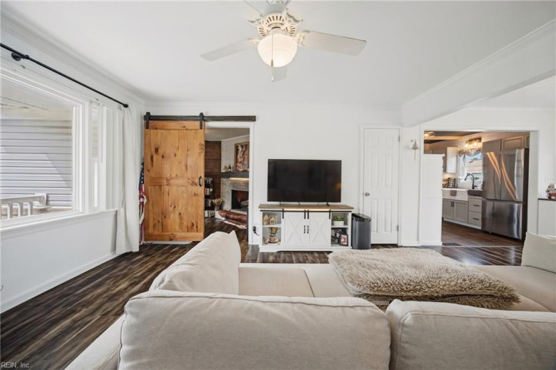 Photo 4 of 33 residential for sale in Virginia Beach virginia